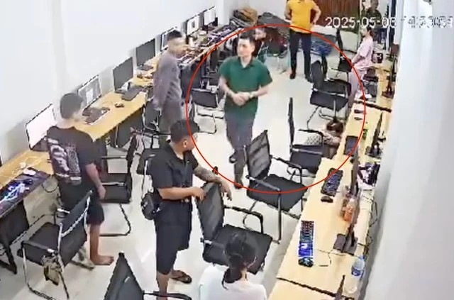 Hà Nội: Tạm đình chỉ công tác cán bộ công an bị 'tố' có hành vi tát người dân